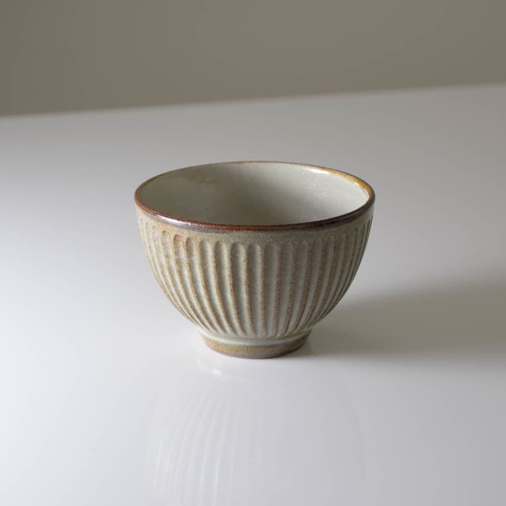 UTSUWAYA180+/高台付きしのぎ鉢/キビ灰