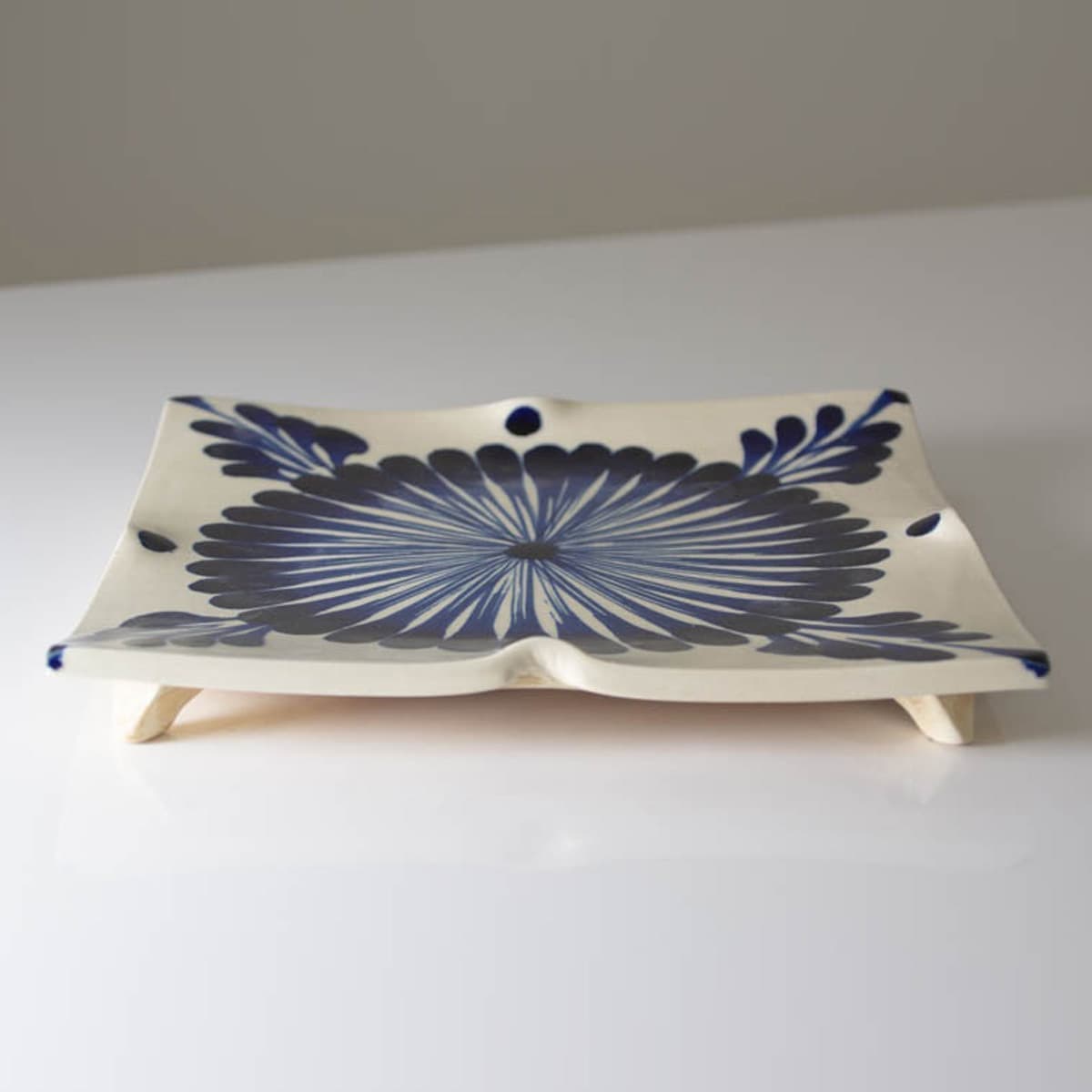 陶器工房壹 染付板皿 正方形 大 菊